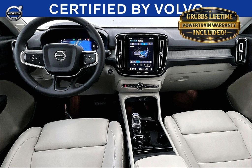 2024 Volvo XC40 B5 Plus Bright Theme