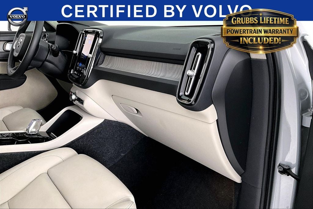 2024 Volvo XC40 B5 Plus Bright Theme