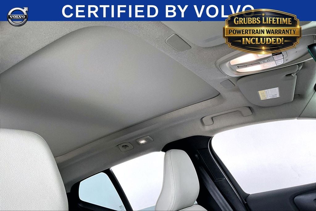 2024 Volvo XC40 B5 Plus Bright Theme