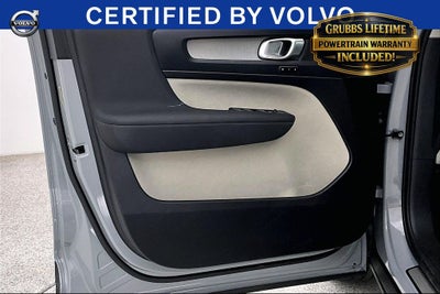 2024 Volvo XC40 B5 Plus Bright Theme