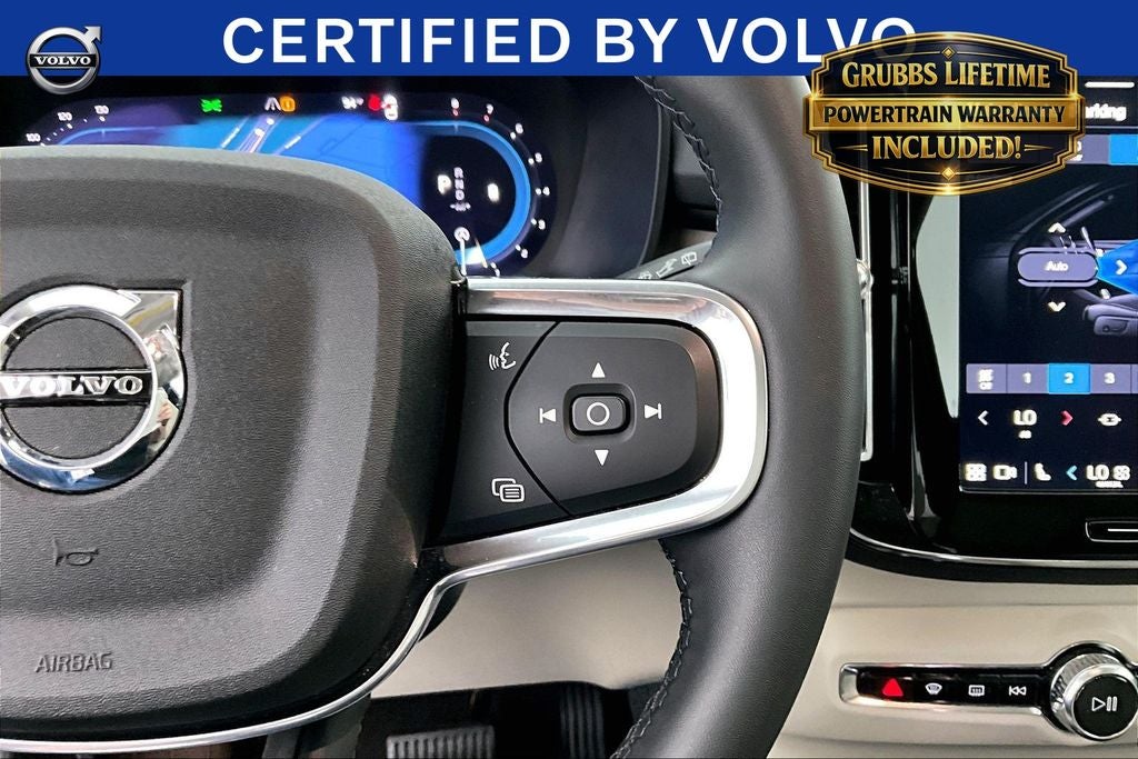 2024 Volvo XC40 B5 Plus Bright Theme