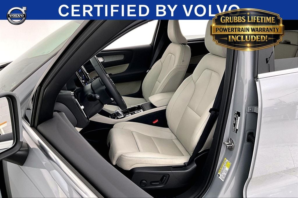 2024 Volvo XC40 B5 Plus Bright Theme