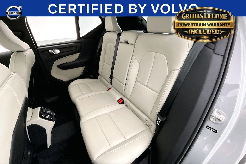 2024 Volvo XC40 B5 Plus Bright Theme