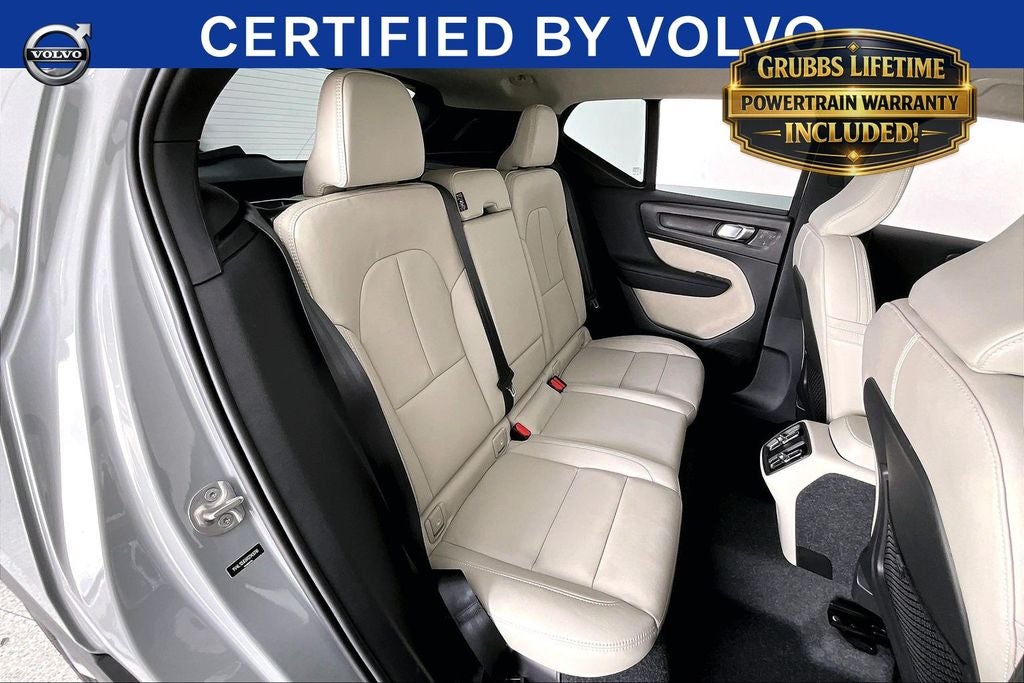 2024 Volvo XC40 B5 Plus Bright Theme