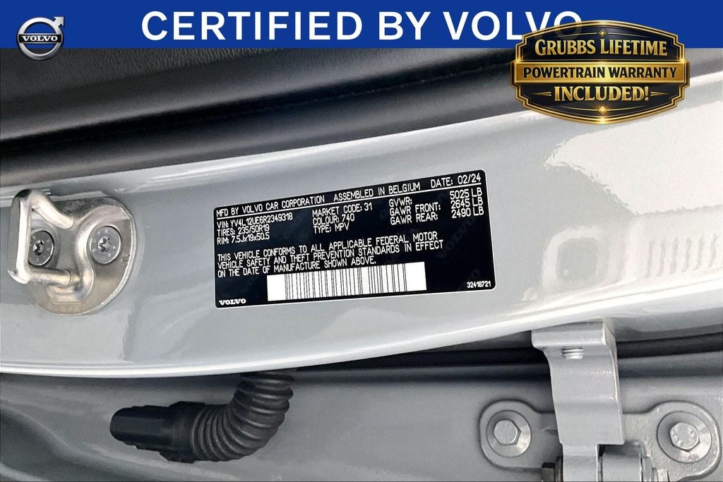 2024 Volvo XC40 B5 Plus Bright Theme