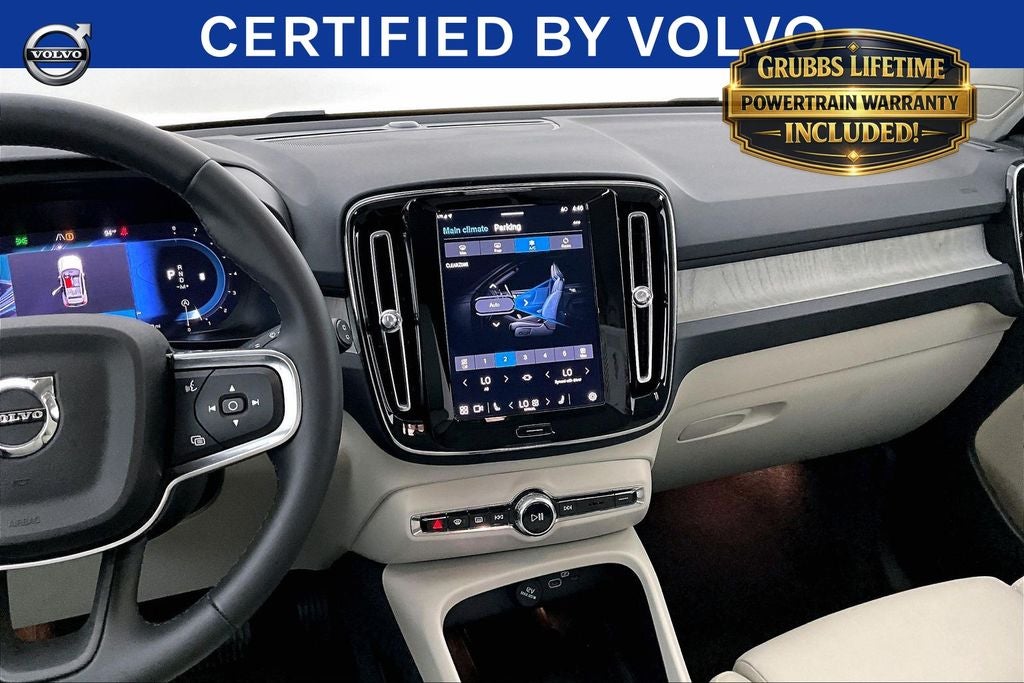2024 Volvo XC40 B5 Plus Bright Theme