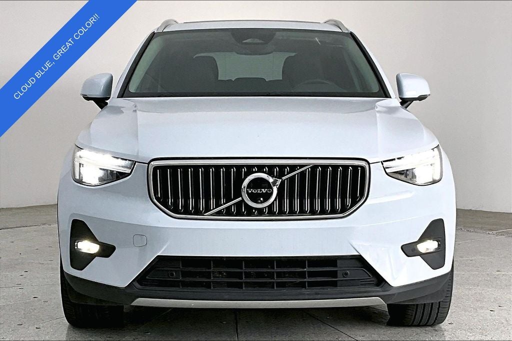 2025 Volvo XC40 B5 Plus Bright Theme