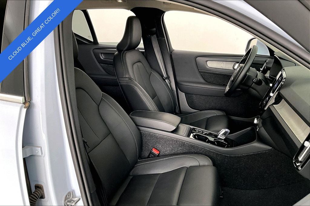 2025 Volvo XC40 B5 Plus Bright Theme