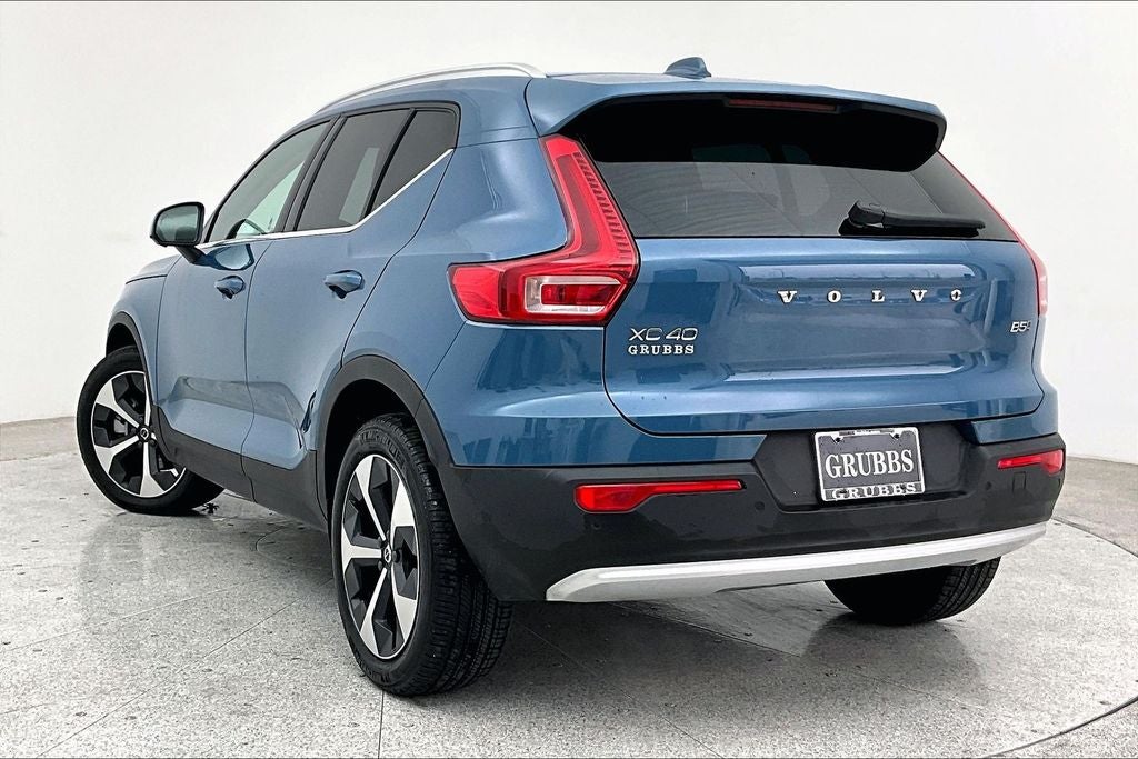 2025 Volvo XC40 B5 Plus Bright Theme
