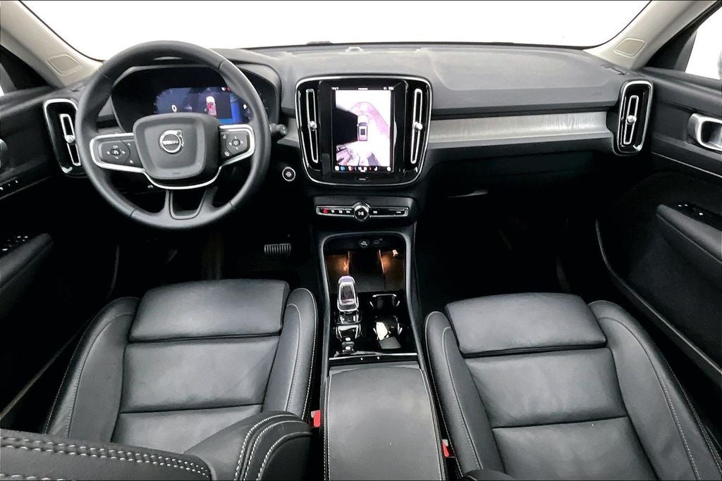 2025 Volvo XC40 B5 Plus Bright Theme