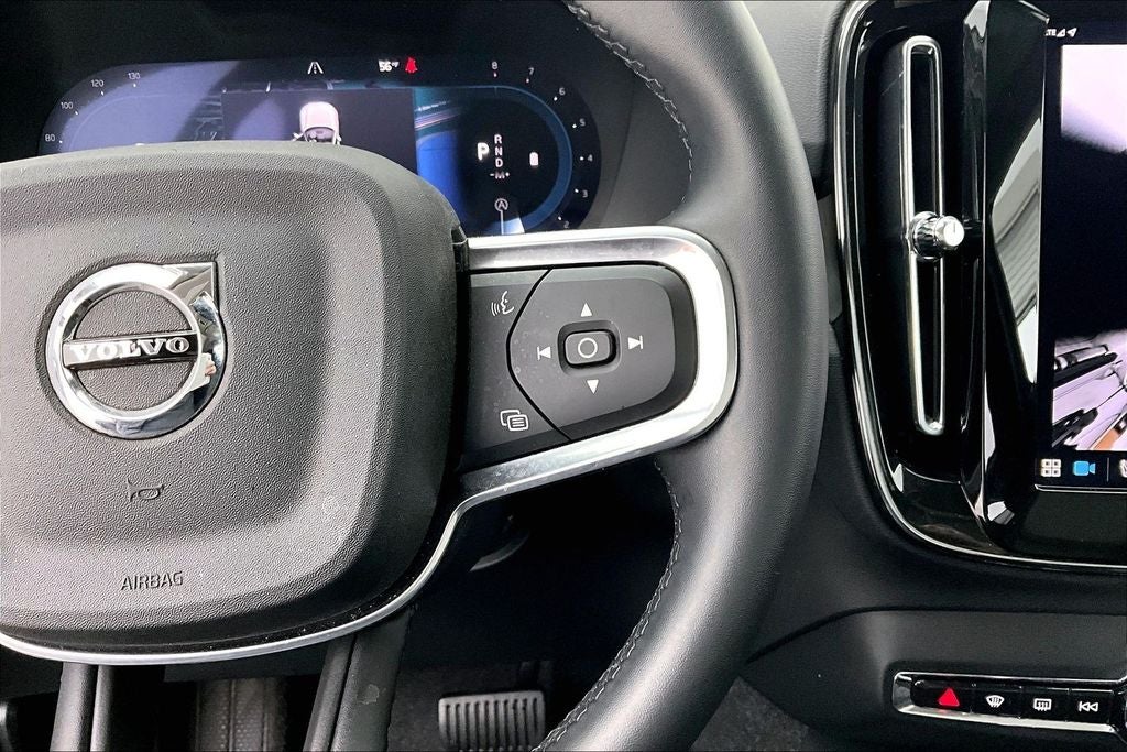 2025 Volvo XC40 B5 Plus Bright Theme