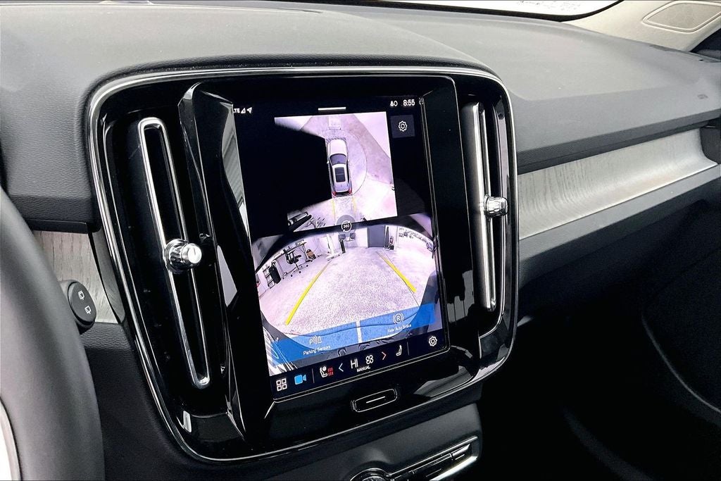 2025 Volvo XC40 B5 Plus Bright Theme