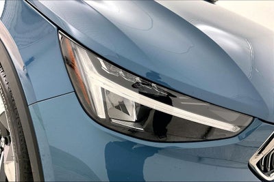 2025 Volvo XC40 B5 Plus Bright Theme
