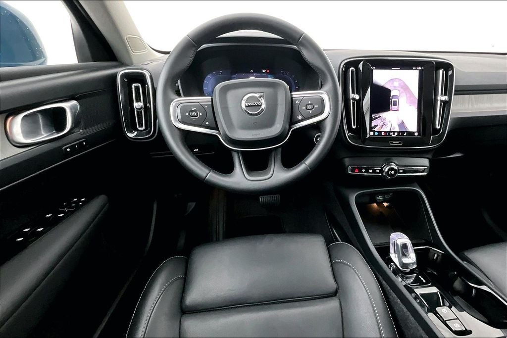 2025 Volvo XC40 B5 Plus Bright Theme