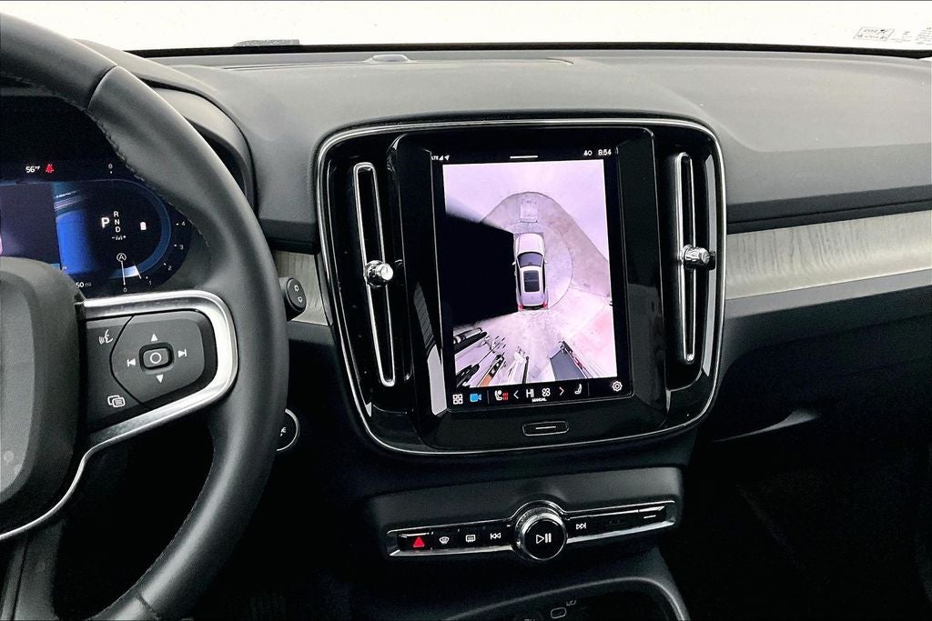 2025 Volvo XC40 B5 Plus Bright Theme