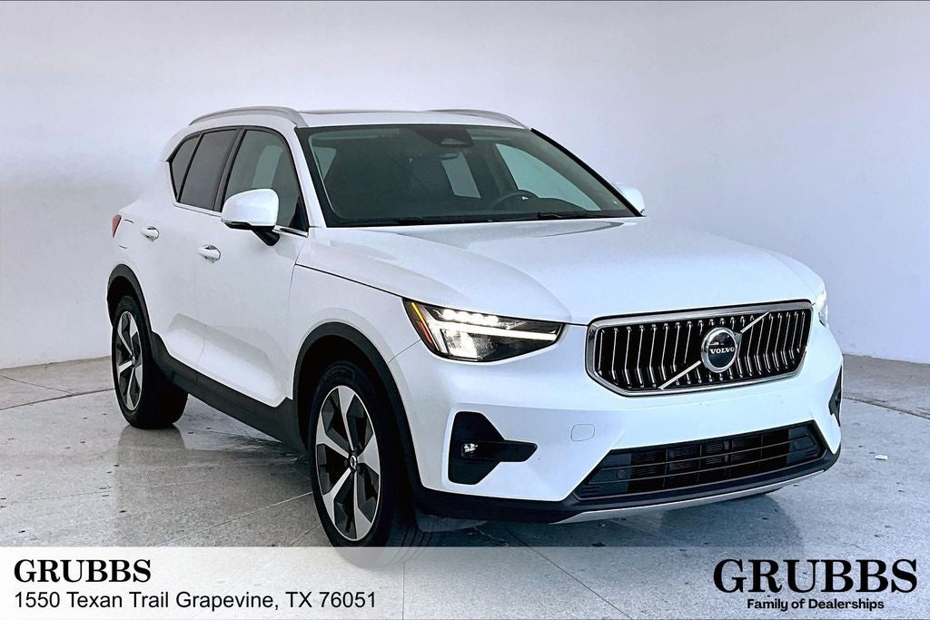 2023 Volvo XC40 B5 Plus Bright Theme