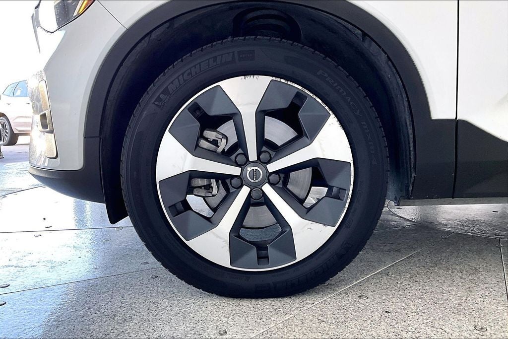 2023 Volvo XC40 B5 Plus Bright Theme