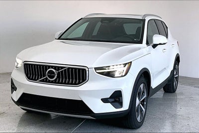 2023 Volvo XC40 B5 Plus Bright Theme