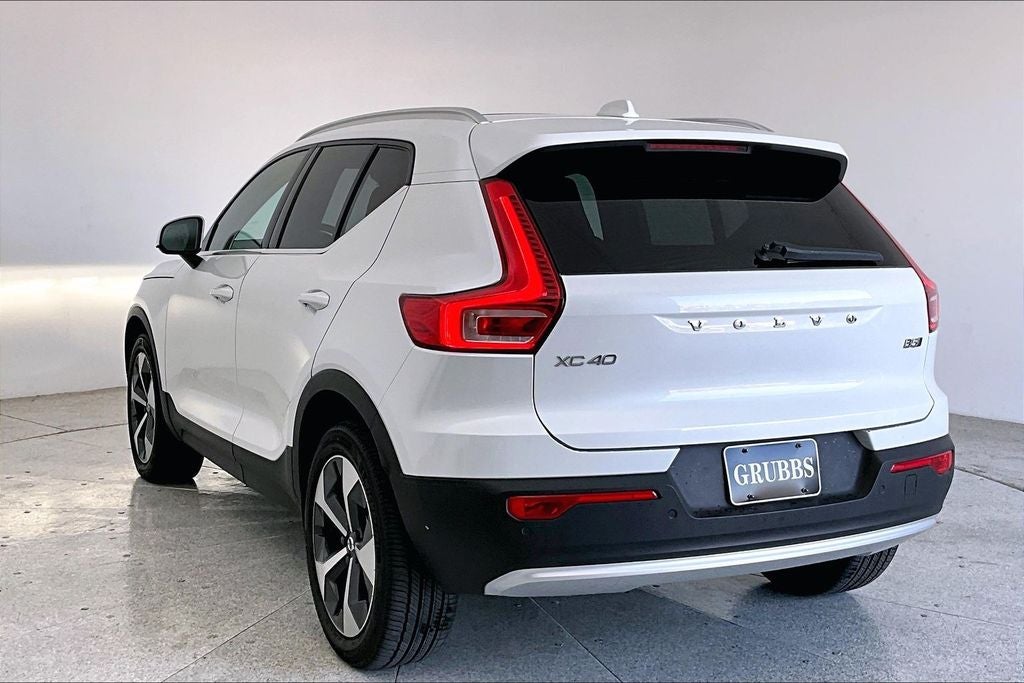 2023 Volvo XC40 B5 Plus Bright Theme