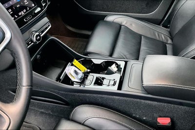 2023 Volvo XC40 B5 Plus Bright Theme