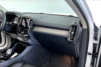 2023 Volvo XC40 B5 Plus Bright Theme