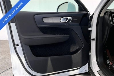 2023 Volvo XC40 B5 Plus Bright Theme