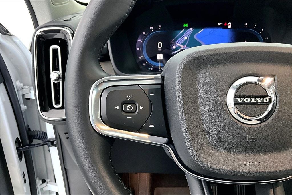 2023 Volvo XC40 B5 Plus Bright Theme