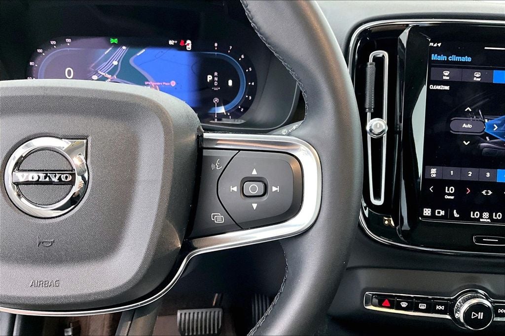 2023 Volvo XC40 B5 Plus Bright Theme