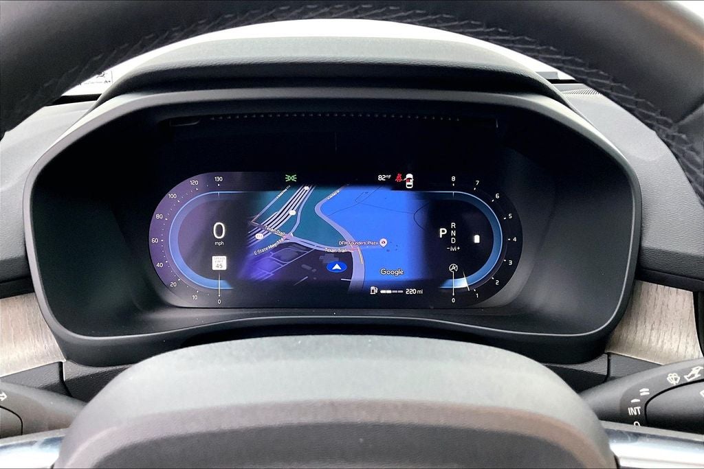 2023 Volvo XC40 B5 Plus Bright Theme