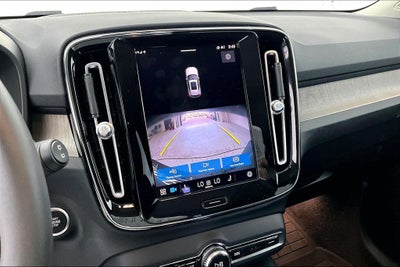 2023 Volvo XC40 B5 Plus Bright Theme