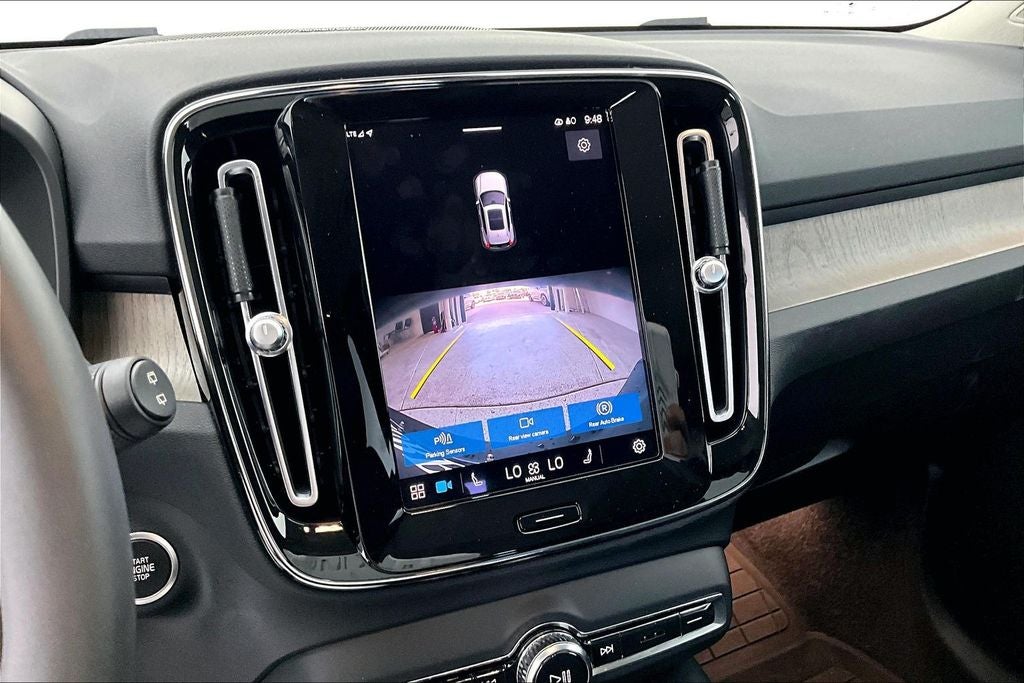 2023 Volvo XC40 B5 Plus Bright Theme