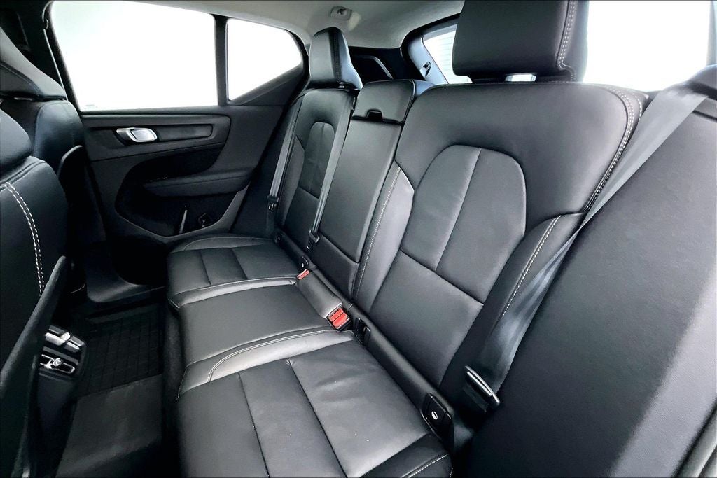 2023 Volvo XC40 B5 Plus Bright Theme