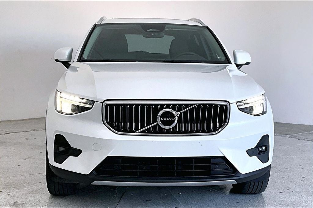 2023 Volvo XC40 B5 Plus Bright Theme
