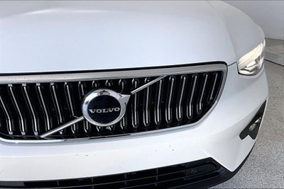 2023 Volvo XC40 B5 Plus Bright Theme