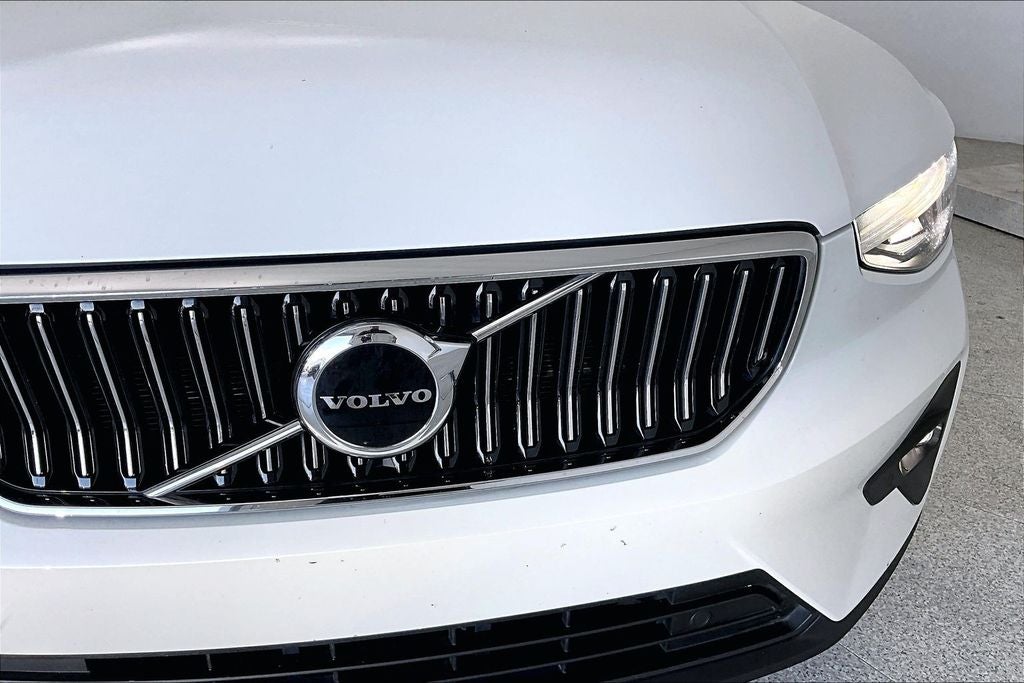 2023 Volvo XC40 B5 Plus Bright Theme