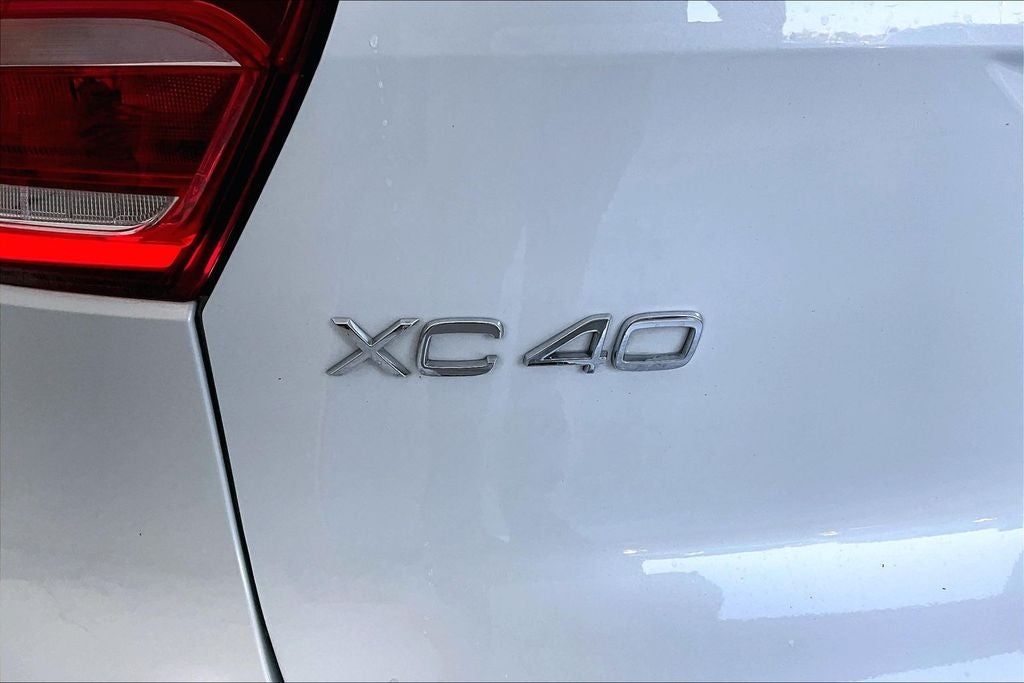2023 Volvo XC40 B5 Plus Bright Theme