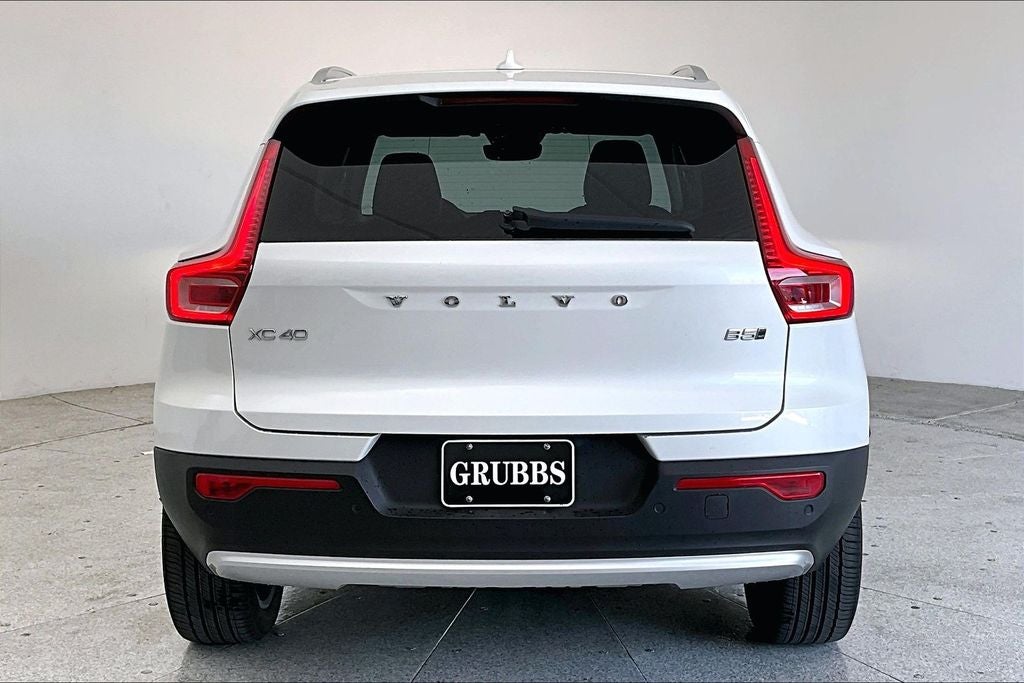 2023 Volvo XC40 B5 Plus Bright Theme