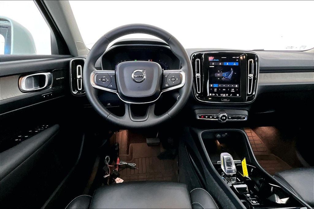 2023 Volvo XC40 B5 Plus Bright Theme