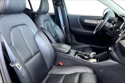 2023 Volvo XC40 B5 Plus Bright Theme