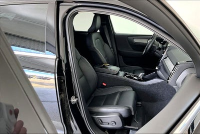 2025 Volvo XC40 B5 Plus Bright Theme