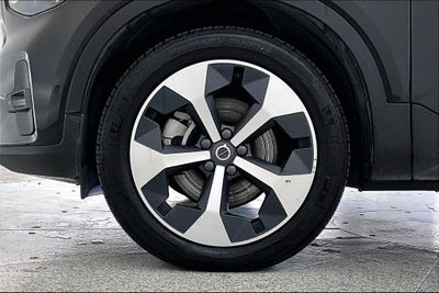 2025 Volvo XC40 B5 Plus Bright Theme