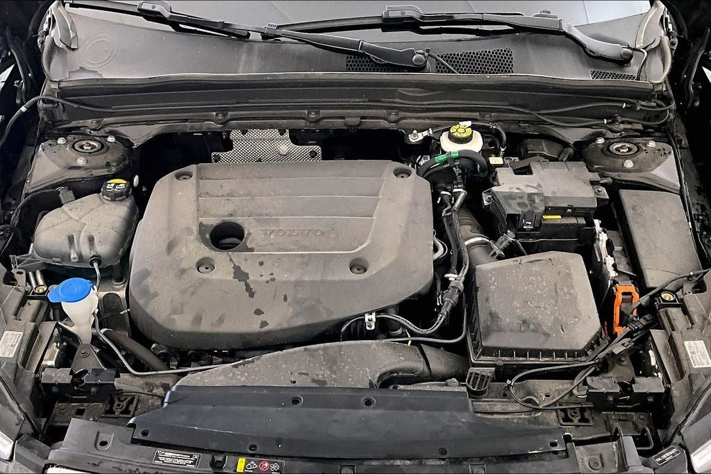 2025 Volvo XC40 B5 Plus Bright Theme