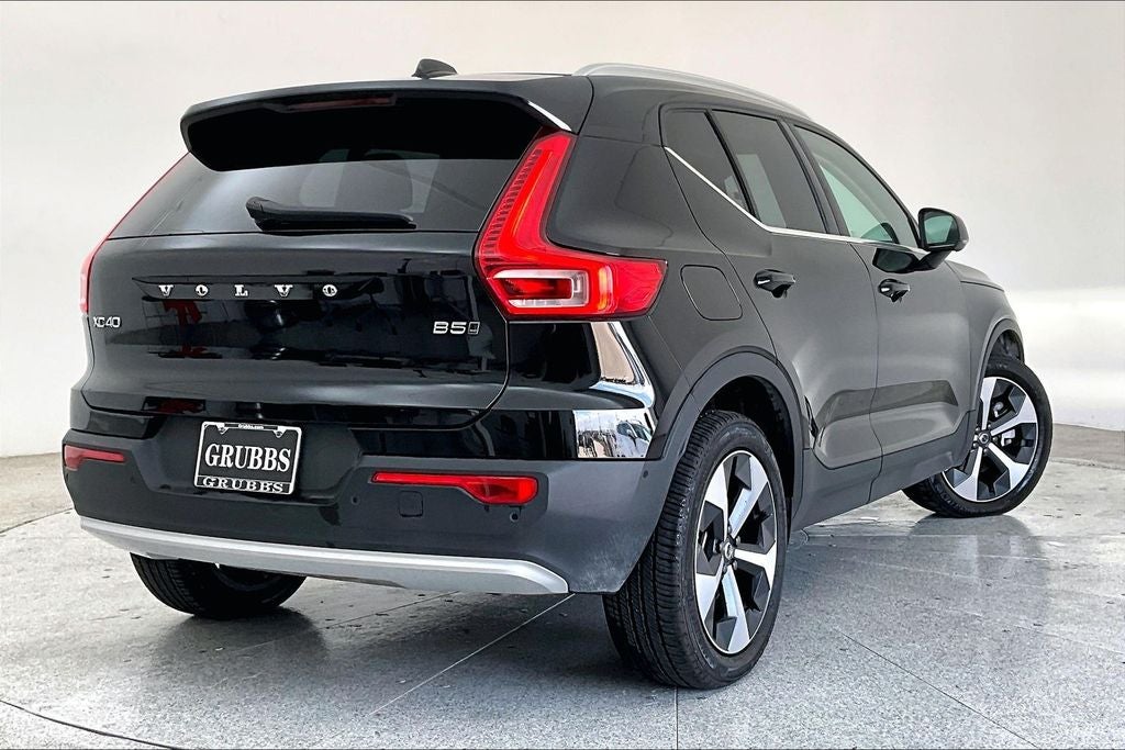 2025 Volvo XC40 B5 Plus Bright Theme