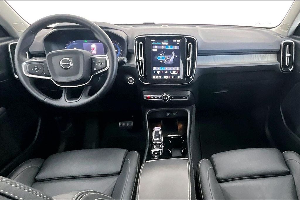2025 Volvo XC40 B5 Plus Bright Theme