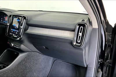 2025 Volvo XC40 B5 Plus Bright Theme