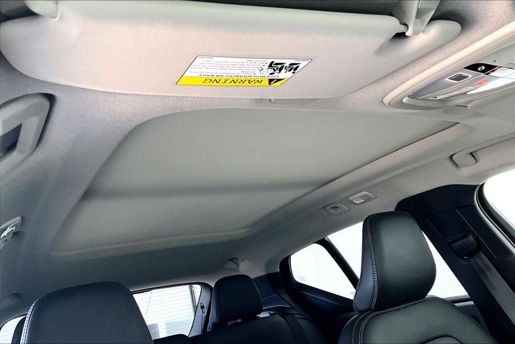 2025 Volvo XC40 B5 Plus Bright Theme