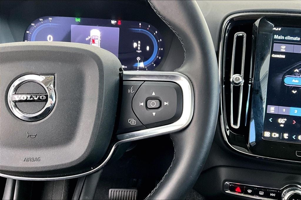 2025 Volvo XC40 B5 Plus Bright Theme