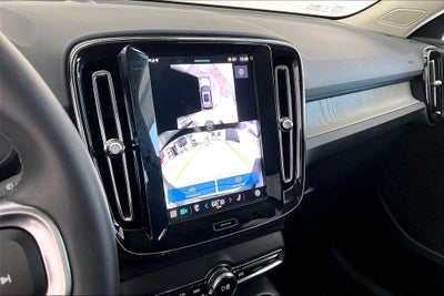 2025 Volvo XC40 B5 Plus Bright Theme