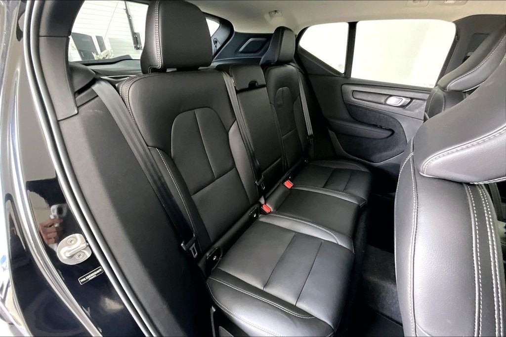 2025 Volvo XC40 B5 Plus Bright Theme