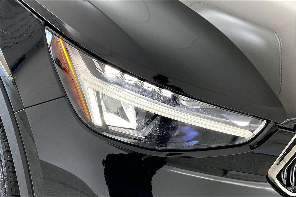 2025 Volvo XC40 B5 Plus Bright Theme